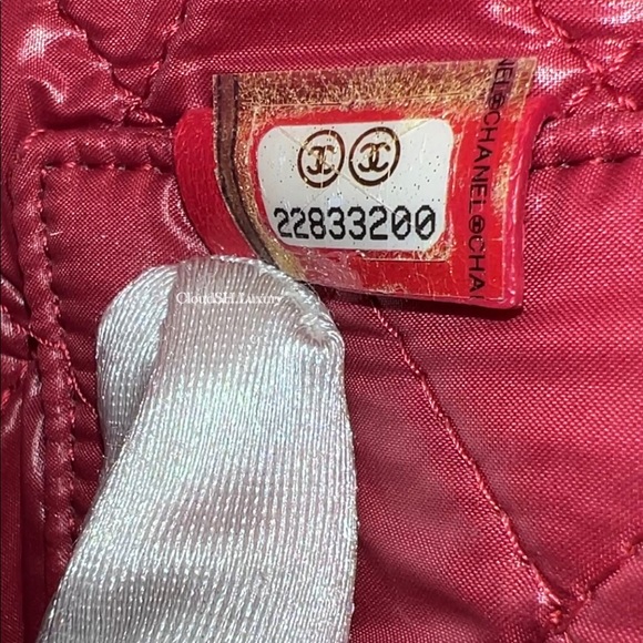 Auth Chanel Classic Quilted Red Large Cosmetic Pouch w/ Gold Hdw - Picture 8 of 9